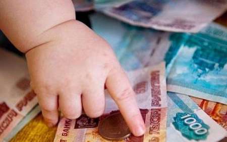 Выплата пособия по уходу за ребенком в России: срок выплат продлят до 7 лет